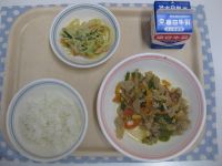 ごはん、チンジャオロースー、中華風スパゲティサラダ