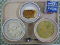 ごはん、とりつくねのてりやき、はくさいのクリーム煮