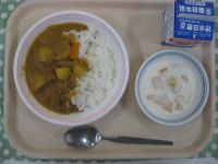 カレーライス、フルーツヨーグルト