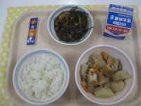 ごはん、大根の煮物、糸こんぶの炒め煮、ふりかけ