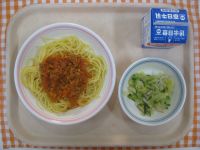大豆入りミートスパゲティ、フレンチサラダ