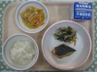 ごはん、さかなの幽庵焼き、のりおかかあえ、切干し大根の煮物