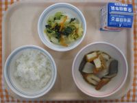 ごはん、おでん風煮、ほうれん草とつなの和え物