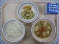 ごはん、豆腐の中華煮、ハリハリサラダ