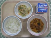 ごはん、豚肉のケチャップ煮、ごぼうサラダ