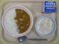 チキンカレー、フルーツヨーグルト