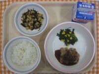 ご飯、ミートローフ、ほうれん草のソテー、大豆の磯煮