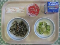 ひじきごはん、枝豆とツナのサラダ、さくらんぼゼリー