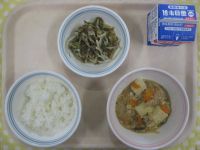 ご飯、豆腐の中華、焼き肉サラダ