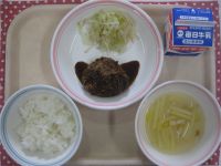 ご飯、豆腐ハンバーグ、ゆでキャベツ、野菜スープ