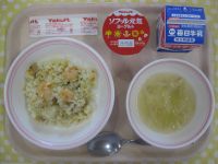 エビピラフ、コンソメスープ、ヨーグルト