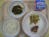 ご飯、鶏肉のマーマレード焼き、もやしのナムル、糸こんソテー