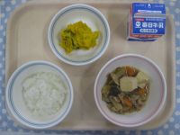 ご飯、肉豆腐、かぼちゃとポテトのサラダ