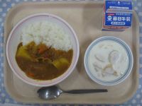 カレーライス、フルーツヨーグルト