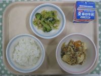 ごはん、炒り豆腐、大豆サラダ