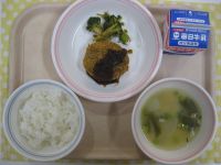 ご飯、かぼちゃコロッケ、ブロッコリーのおかかあえ、大根のみそ汁
