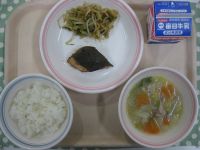 ご飯、さかなの照り焼き、うめおかかあえ、豚汁