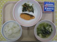 ご飯、さかなの西京焼き、ごまあえ、わかめスープ