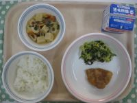 ご飯、鶏肉のレモン煮、こんぶあえ、高野豆腐の煮物