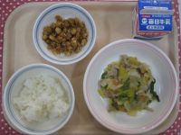 ご飯、八宝菜、大豆とじゃこの揚げ煮