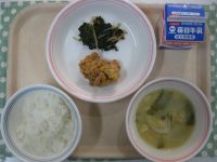 ご飯、鶏肉の竜田揚げ、おかかあえ、大根のみそ汁