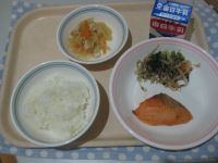 ご飯、しゃけの塩焼き、のりあえ、切干し大根の煮物