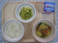 ご飯、肉じゃが、枝豆とツナのサラダ