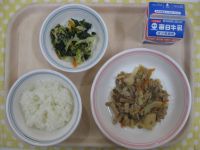 ご飯、五目きんぴら、ほうれん草とツナのサラダ