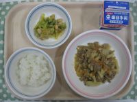 ご飯、五目きんぴら、大豆サラダ