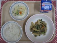 ご飯、はるさめとひき肉の甘辛炒め、ポテトサラダ