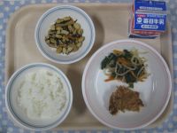 ご飯、鶏肉のパン粉焼き、野菜のおかかあえ、大豆の磯煮