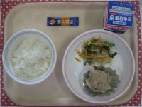 ご飯、ジャンボしゅうまい、ちんげん菜のナムル、ふりかけ