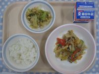 ご飯、チンジャオロース、大豆サラダ