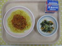 大豆入りミートスパゲティ、ほうれんそうとツナのサラダ