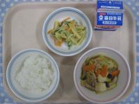 ご飯、肉豆腐、マカロニサラダ