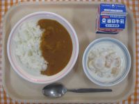 カレーライス、フルーツヨーグルト
