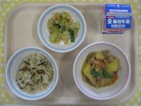 山菜おこあ（防災ごはん）、肉じゃが、大豆サラダ