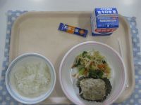 ご飯、ジャンボしゅうまい、ちんげんさいのナムル、ふりかけ