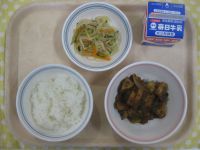 ご飯、マーボーじゃがいも、バンサンスウ