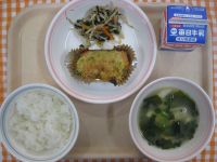 ご飯、鮭のマヨネーズ焼き、小松菜ののりあえ、豆腐のみそ汁