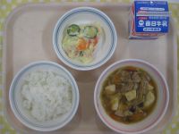 ご飯、肉豆腐、ポテトサラダ