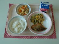 ごはん、さばの竜田揚げ、切干大根の甘酢和え、高野豆腐の卵とじ